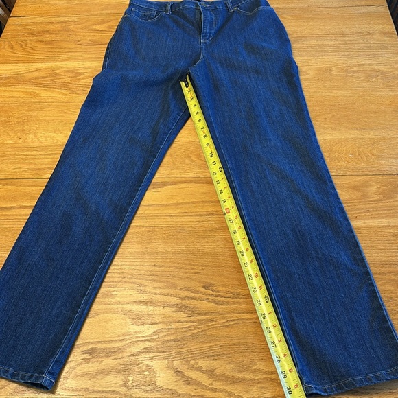 Women’s Gloria Vanderbilt Classic Jeans - Picture 5 of 5